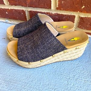 Volatile shoes size 7